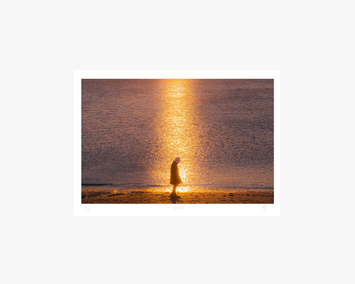 « Lueur dorée » — Maiwenn Langlois · tirage photo d’art A4, sans cadre