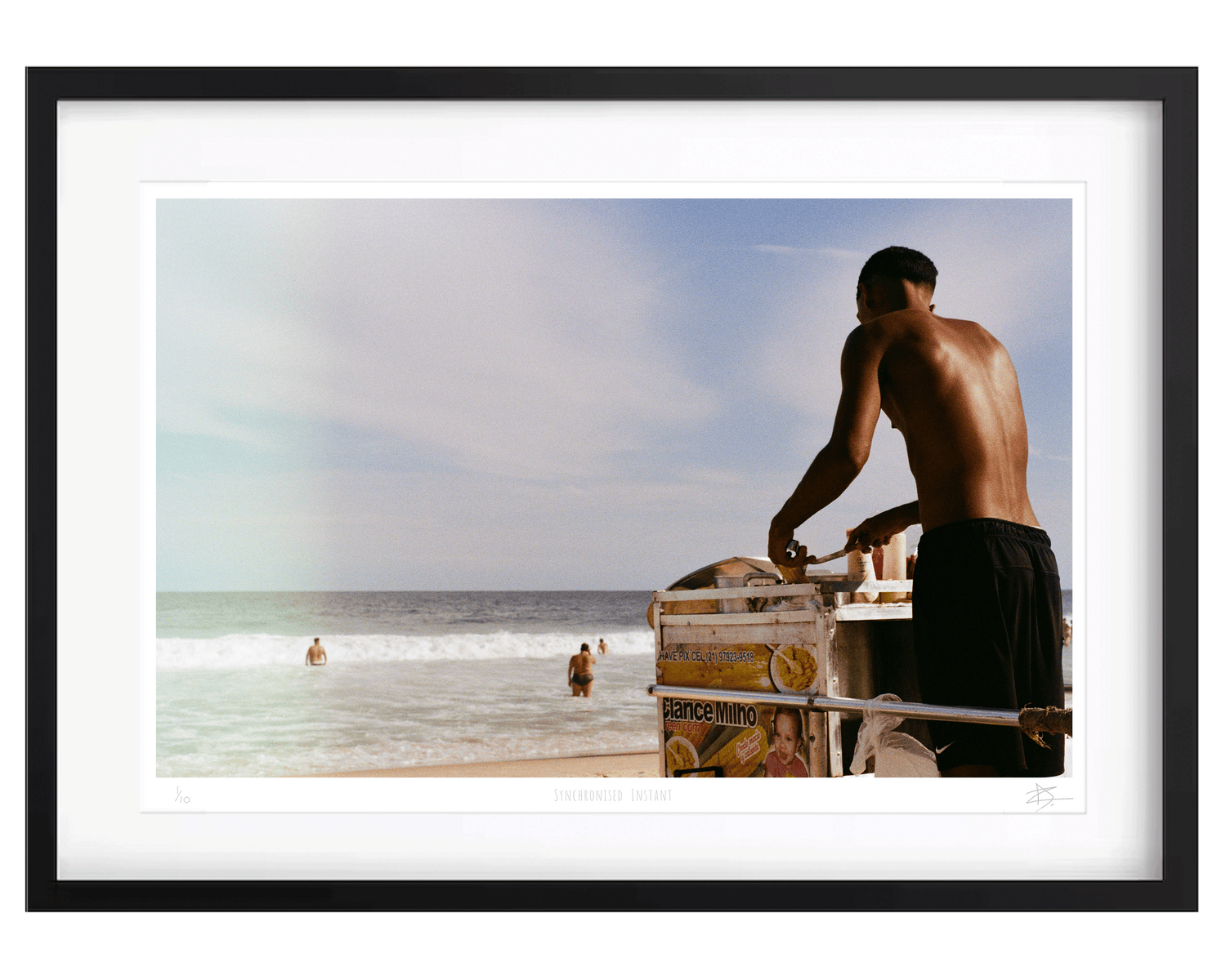 Synchronised Instant — A2 — cadre noir