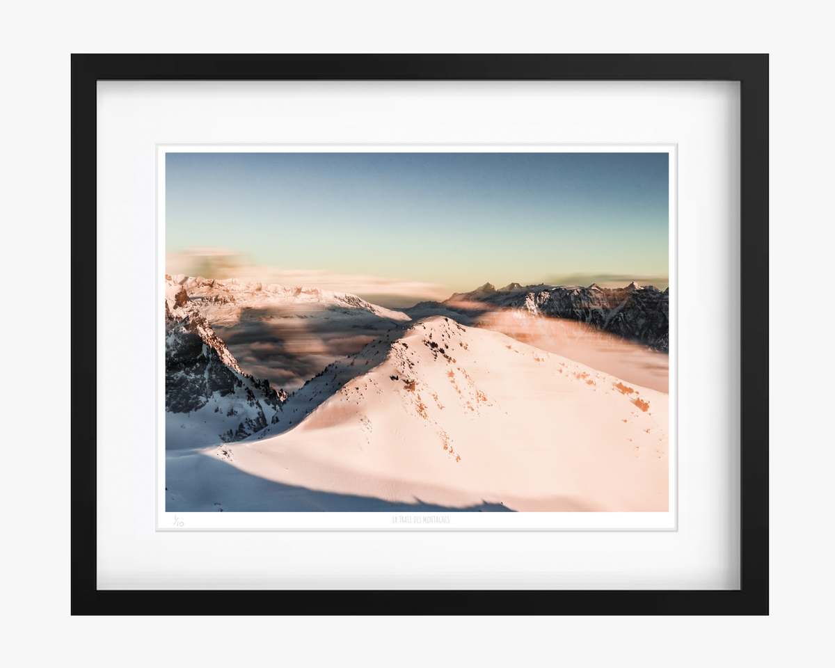 « La trace des Montagnes » — Nicolas Vaillant · tirage photo d’art A3, cadre noir