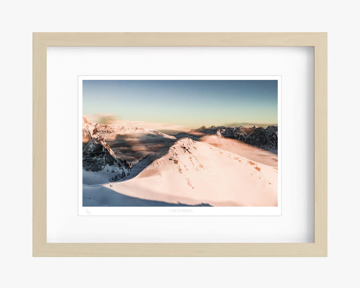 « La trace des Montagnes » — Nicolas Vaillant · tirage photo d’art A4, cadre bouleau