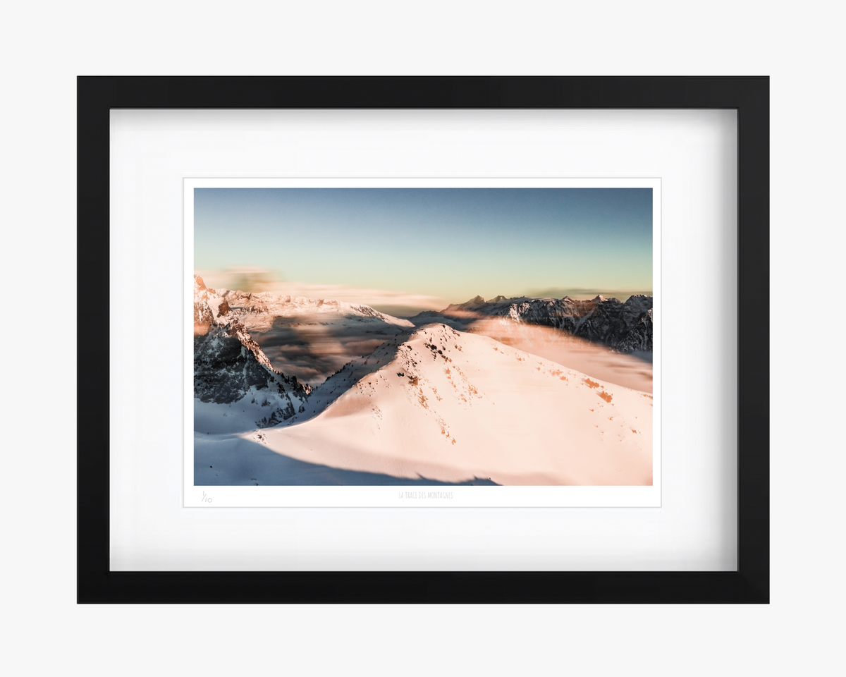« La trace des Montagnes » — Nicolas Vaillant · tirage photo d’art A4, cadre noir